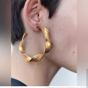 ✨ Zara Textured Golden Hoop Earrings NwT